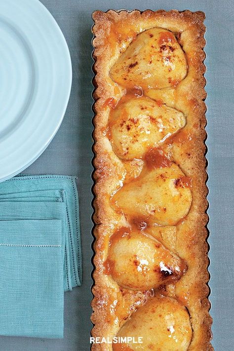 Tart Pan Recipes Desserts, Rectangle Tart Recipes, Rectangle Tart Pan Recipes, Rectangular Tart Pan Recipes, Tart Pan Recipes, Rectangle Tart, Savory Pear Recipes, Mini Christmas Desserts, Pear Tart Recipe