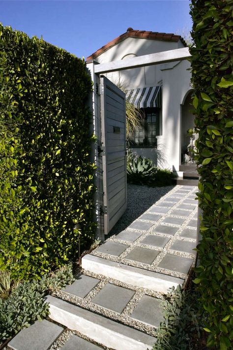 Hardscaping 101: Design Guide for Paths and Pavers - Gardenista Bluestone Walkway, Concrete Step, Paver Steps, Front Path, La Confidential, Concrete Path, Step Stones, Patio Pavers, Paver Walkway