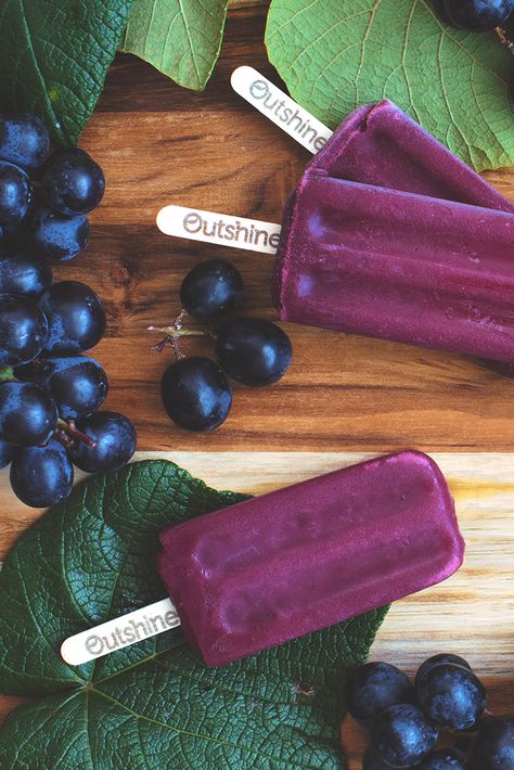 Raisin the bar with Outshine Grape frozen fruit bars. 60 calories and an excellent source of Vitamin C. Grape Frozen, Grape Popsicles, Frozen Fruit Bars, Fruit Bars, Ice Cream Brands, Fruit Bar, Ice Cream Gelato, Cold Treats, Pretty Drinks