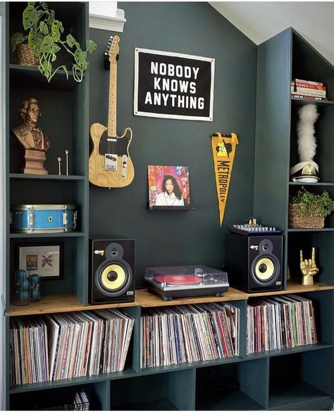 Office Music Room, Vinyl Record Room, Music Room Office, Music Room Design, Home Music Rooms, Music Corner, Vinyl Room, Record Room, Vinyl Display