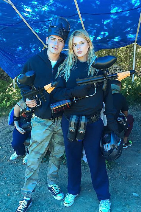 Gregg Sulkin and Bella Thorne play paintball on Aug. 2, 2015.   - Cosmopolitan.com Rock Couple Outfit, Grunge Couple Outfit, 2010 Couple Aesthetic, Paint Balling Outfit, Paintball Outfit, Gregg Sulkin, Couple At Concert, Paintball Date, Paintballing Outfit