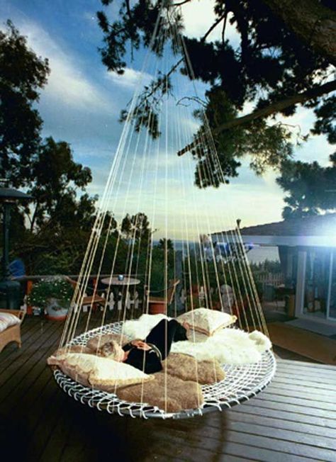 19 Relaxing Suspended Outdoor Beds That Will Transform Your Summer homesthetics decor (3) Outdoor Hanging Bed, Bed Hammock, Circle Bed, Bed For Sale, Swing Bed, Backyard Trampoline, Hanging Beds, Hammock Bed, Hanging Bed