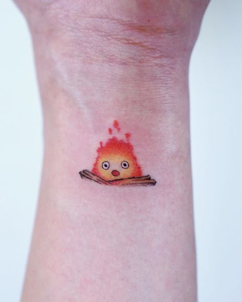 Calciferol Tattoo, Totoro Printable, Calcifer Ghibli, Calcifer Tattoo, Tatuaje Studio Ghibli, Dali Tattoo, Studio Ghibli Tattoo, Ghibli Tattoo, Cute Tats