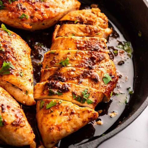 Sliced cast iron chicken breast. Cast Iron Skillet Chicken Breast, Iron Skillet Chicken Breast, Skillet Chicken Breast, Iron Skillet Chicken, Cast Iron Chicken, Summer Chicken Recipes, Inexpensive Dinners, Brown Chicken, Iron Skillet Recipes