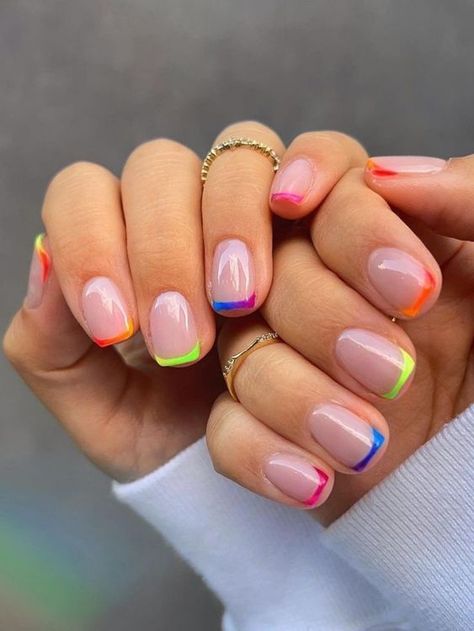 Summer 2024 Nail Trends: Top 19 Short Nail Designs for Vibrant Seasonal Style Holiday Nails Ideas Summer, Summer Gel Nail Designs 2024, Nohti 2024, French Nails Colors, May Nails Ideas 2024 Short, Glasto Nails, Summer Nails Round, Nails Hibiscus, Hibiscus Nail Art