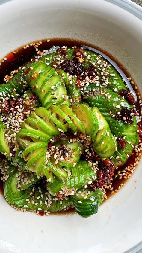 Spiralized Cucumber Salad, Cucumber Salad Spiral, Cucumber Twists, Asian Inspired Food, Cucumber Sesame Salad, Cucumber Spiral, Cucumber Swirl, Smashed Cucumber, Spiral Cucumber Salad