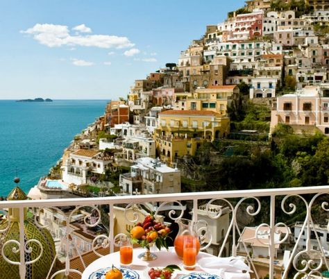 Italy's Almafi Coast. Go to Positano, Sorrento, Almalfi, & Ravello. If you don't believe in a higher being, you will once you set eyes on to what appears to be heaven. Déjeuner Healthy, Amalfi Coast Hotels, Positano Hotels, Le Sirenuse, Stunning Hotels, Romantic Hotel, Positano Italy, Amalfi Coast Italy, Palawan