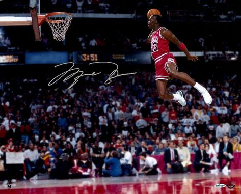 This is the best dunk in dunk contest history Dunk Contest Wallpaper, Michael Jordan Slam Dunk, Michael Jordan Dunking, Jordan Dunks, Basketball Canvas, Michael Jordan Pictures, Basketball Poster, Michael Jordan Basketball, Picture Painting