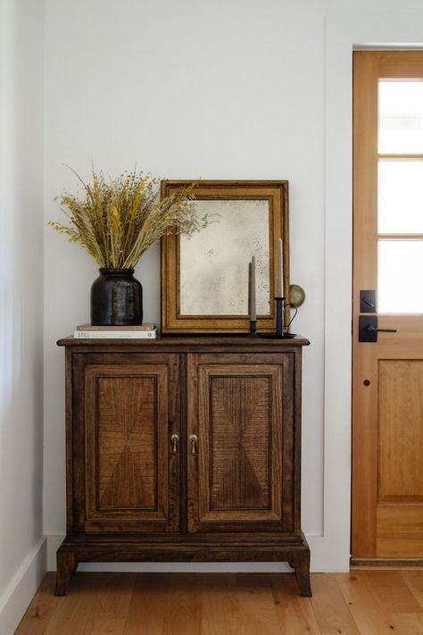 Greenery In Vase, Antique Mirror Diy, Modern Farmhouse Entryway, Aged Mirror, Artificial Branches, Rosé Png, Dark Wood Cabinets, Casa Country, Simple Christmas Decor