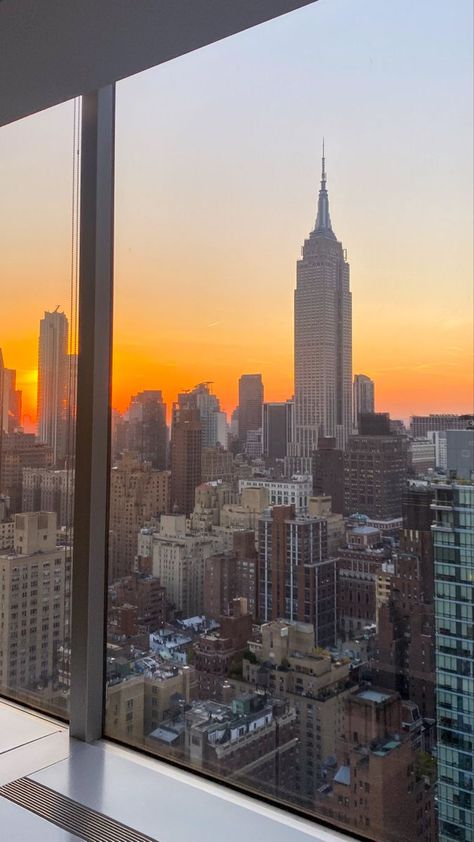 New York City Office View, New York Office View, Nyc Internship Aesthetic, New York Office Aesthetic, New York Manhattan Aesthetic, Nyc Sunset Aesthetic, Empire State Building Aesthetic, Nyc Internship, New York Preppy