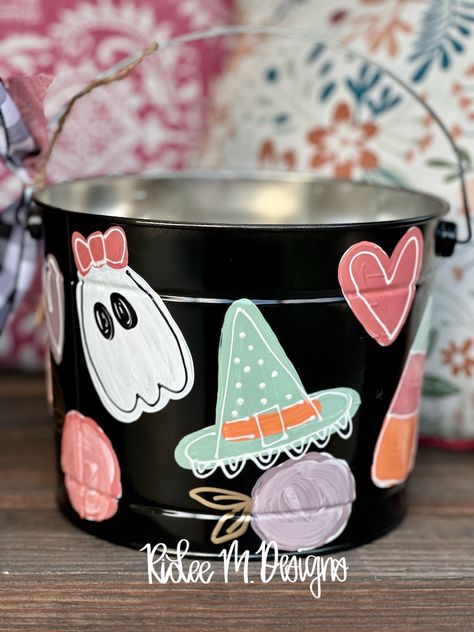 Trick or Treat Bucket Halloween Bucket Customized Bucket - Etsy Baby Pumpkin Craft Ideas, Custom Halloween Buckets, Painted Trick Or Treat Buckets, Art Trunk Or Treat, Diy Halloween Bucket, Diy Halloween Buckets For Kids, Small Bucket Craft Ideas, Painted Halloween Buckets, Halloween Bucket Ideas