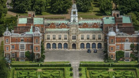 Hatfield House, English Estate, King's Speech, Famous Portraits, Grand Staircase, Tomb Raider, Filming Locations, Manor House, Historic Homes