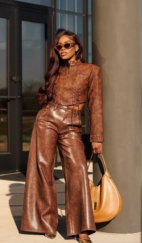 Leather Bell Bottoms Outfit, Outfit Inspo Elegant, Leather Bell Bottoms, Bottoms Outfit, Bell Bottoms Outfit, Autumn Dresses, Backless Blouse Designs, Feminine Outfits, Styling Guide