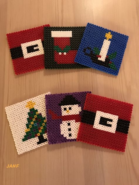 Novogodišnji Ukrasi, Hama Beads Christmas, Christmas Perler Beads, Holiday Beading, Hama Beads Patterns, Christmas Coasters, Coaster Design, Fuse Beads, Perler Bead Patterns