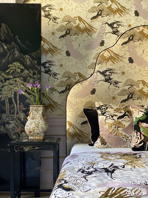 Wendy Morrison, Lilac And Black, Chinese Philosophy, Toile Wallpaper, Chinoiserie Decorating, Toile Fabric, Rug Ideas, Luxury Wallpaper, Crewel Embroidery