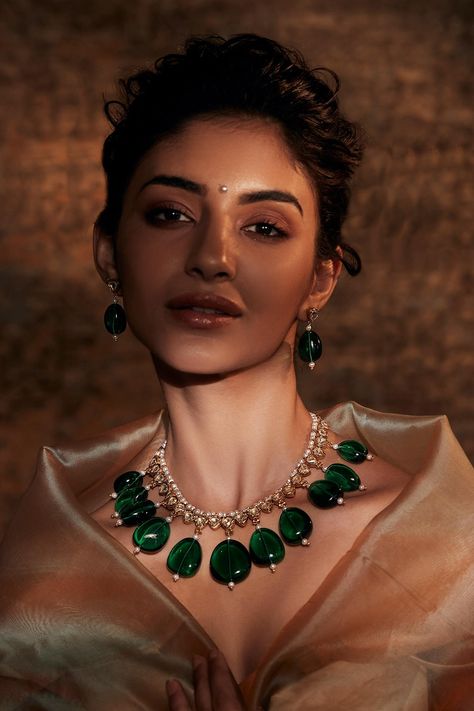 Contemporary Bridal Jewellery, Contemporary Necklace, Jewelry Set Design, Indian Jewellery Design Earrings, Antique Jewelry Indian, Bridal Jewelry Collection, Tarun Tahiliani, Indian Jewelry Sets, Indian Wedding Jewelry