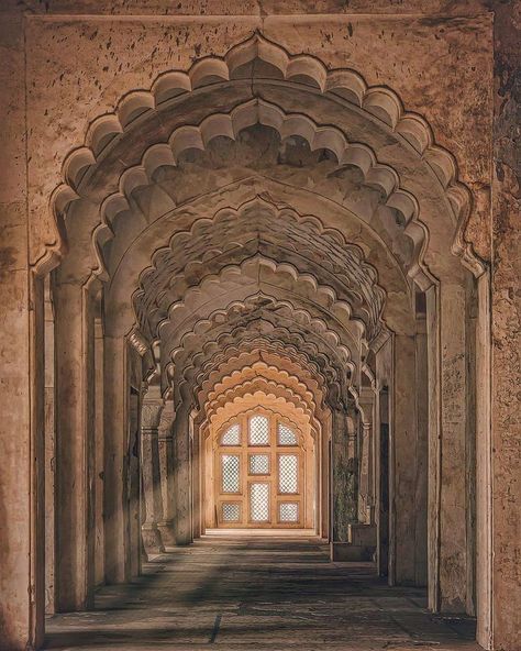 Some intricate doors definitely take you to history of the place! Experience the history of Bibi Ka Maqbara. Credit - the.clumsy.clicker #MaharashtraUnlimited Egypt Restaurant, Bibi Ka Maqbara, Indoor Background, Wedding Illustration Card, Historical Sculptures, Eco Buildings, Ancient Indian Architecture, Mosque Art, Photography Studio Background