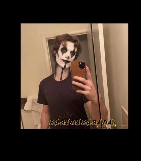 Halloween Makeup Clown, Mask Guy, Masked Men, Halloween Clown, Male Makeup, Clown Makeup, Masked Man, Halloween Spooky, Bad Boy