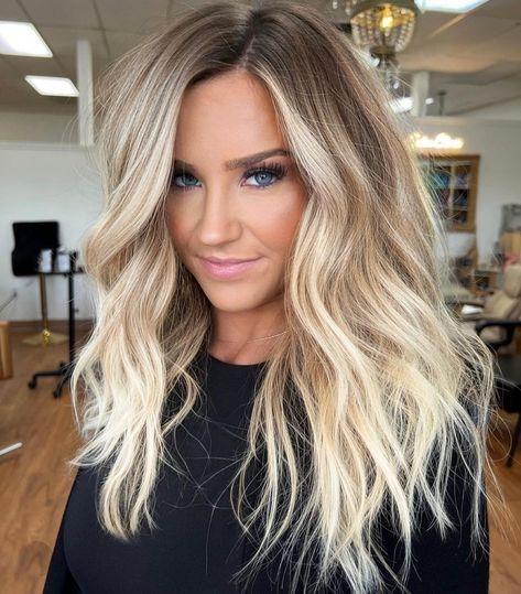 Fall Blond Hairstyles, Blonde Highlights And Shadow Root, Blonde Hair Straight Balayage, Blonde Color Trends 2023, Bright Blonde Highlights With Root Smudge, Blonde Hair Over Dark Hair, Bayalage Blonde 2023, Hair Color For Blondes With Lowlights, Blonde Balayage Smudged Root