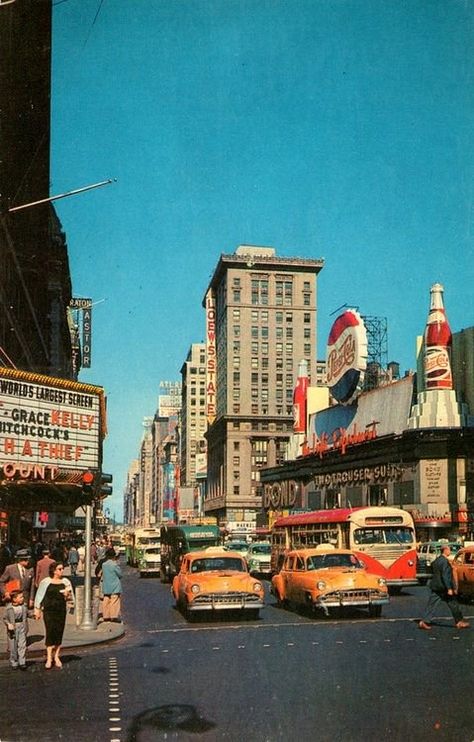 Times Square, 1954 Foto Muro Collage, Wallpaper Estetika, Tall Buildings, Earth Pictures, 70s Aesthetic, Fotografi Vintage, Retro Photography, Collage Vintage, Picture Collage Wall