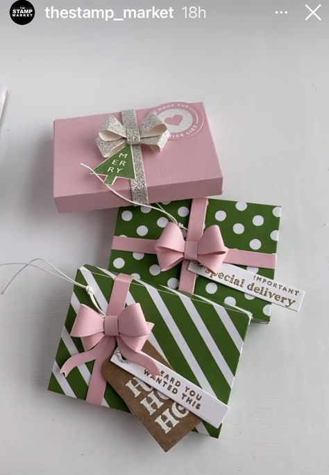 Christmas Wrapping Diy, Christmas Treats Holders, Xmas Gift Wrap, Diy Food Gifts, Colorful Gift Wrapping, Pink Wrapping Paper, Christmas Wrap, Gift Wrapping Inspiration, Handmade Packaging