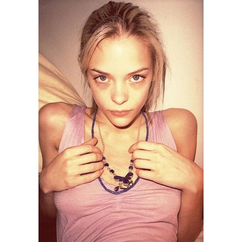 💥Nobody does it better💥 Jamie King, Nan Goldin, Indie Magazine, Jaime King, David Sims, Models Off Duty Style, Lilac Flowers, Models Off Duty, Inspirational Images