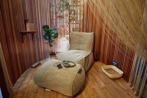 Meditation Studio, Dorm Design, Quiet Room, Meditation Rooms, Calming Spaces, Meditation Center, Best Meditation, Meditation Space, Lounge Seating