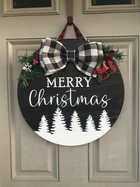 Christmas Door Signs, Wood Door Sign, Hanger Christmas, Door Signs Diy, Farmhouse Crafts, Merry Christmas Sign, Christmas Signs Wood, Holiday Door, Christmas Door Hanger