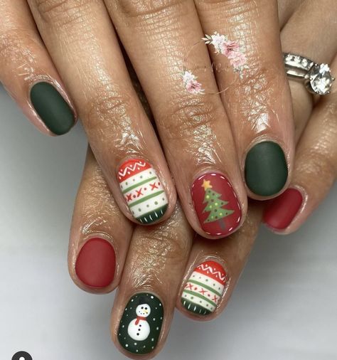 White Christmas Theme, Nail Shapes Square, Red And White Christmas, Short Square Nails, Cute Gel Nails, Christmas Nails Acrylic, Winter Nail Designs, Stick On Nails, Xmas Nails