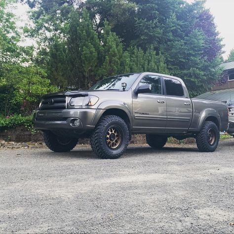 2006 Tundra Lifted, 1st Gen Tundra, Tundra Lifted, Ditch Lights, Toyota Tundra Lifted, 2006 Tundra, 2005 Toyota Tundra, 2011 Toyota Tundra, 2003 Toyota Tundra