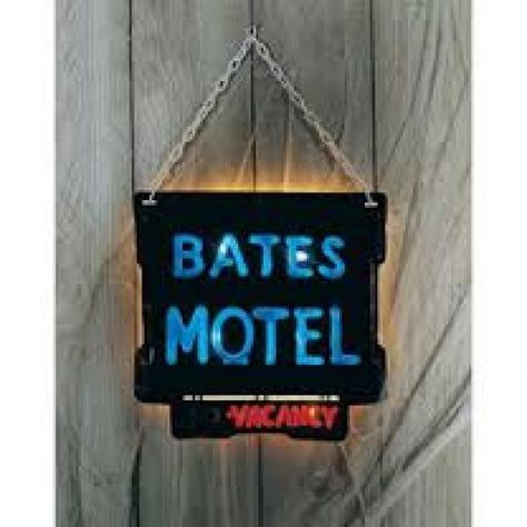 Psycho Bates Motel Licensed Vacancy Sign Bates Motel Sign, Motel Sign, Halloween Stories, Festa Harry Potter, Bates Motel, Turner Classic Movies, Face Masks For Kids, Light Up Signs, Sign Lighting