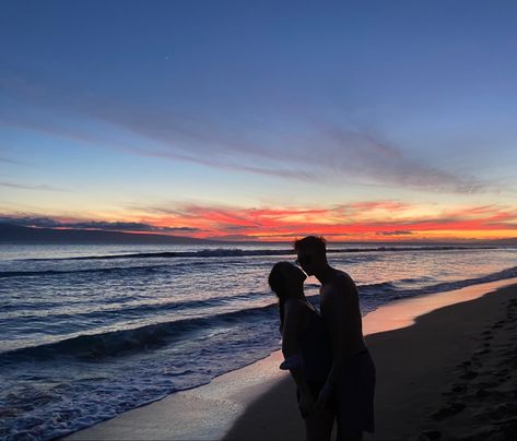 #hawaii #sunset #beach #bf #boyfriend #relationship #goals #lol #iloveyou Hawaii Boyfriend, Bf Gf Beach Pictures, Beach W Boyfriend, Hawaii Couples Aesthetic, Hawaii With Boyfriend, Couples On Beach Sunset, Birthday Gifts For Boyfriend Diy, Boyfriend Diy, Hawaii Honeymoon