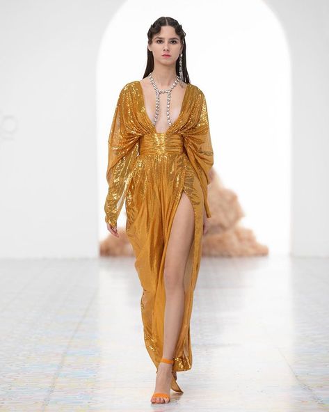 GEORGES HOBEIKA no Instagram: “A myriad of fringe and sweet silhouettes embody the #GeorgesHobeika First Kiss SS22 Couture collection.” Fashion Draping, Golden Dress, Fashion Corner, Georges Hobeika, Luxury Wear, Summer 22, Pretty Prom Dresses, Korean Girl Fashion, Classy Casual Outfits