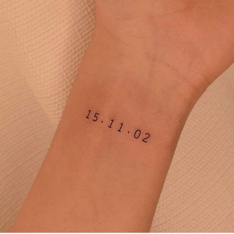 Fine Line Date Tattoo, Tattoos Of Dates, 2024 Tattoo Ideas, Wedding Date Tattoo Ideas, Date Tattoos Ideas, Number Fonts Tattoo, Wedding Date Tattoo, Birthdate Tattoo Ideas, Tattoo Date