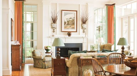 Embrace Ideas from the Past Southern Living Rooms, Southern Decor, Living Room Decorating Ideas, Southern Living Homes, Living Room Decorating, Southern Homes, Traditional Living, Southern Home, Traditional Living Room