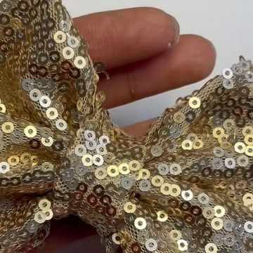 Monica Crafts It All on Instagram: "How to make a sequin hair bow 💁🏻‍♀️ #hairbowtutorial #hairbowdiy #bowtutorial #sequin #moño #lentejuelas" Sequin Hair, Hair Bow Tutorial, Bow Tutorial, How To Make Ribbon, November 30, Diy Hair Bows, Beaded Embroidery, Hair Bow, Hair Bows