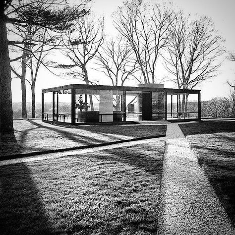 Philip Johnson's Glass House. Phillip Johnson Glass House, Glass House Philip Johnson, Phillip Johnson, Philip Johnson Glass House, Glass Architecture, Small House Exterior, Philip Johnson, In The Middle Of Nowhere, Famous Architects