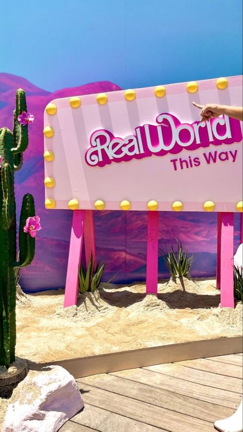 Barbie Themed Homecoming Float, Barbie Dream House Decorations, Barbie Movie Decor, Barbie Movie Decorations, Barbie Parade Float Ideas, Barbie Event Decor, Barbie Dream House Decor, Barbie Float Parade, Barbie Door Decoration