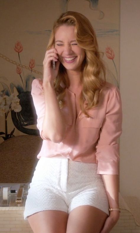 Petra outfit- Jane the virgin Petra Outfits Jane The Virgin, Petra Jane The Virgin Outfit, Jane The Virgin Petra Outfits, Petra Salono, Petra Jane The Virgin, Petra Solano Outfits, Petra Outfits, Petra Solano, Yael Grobglas