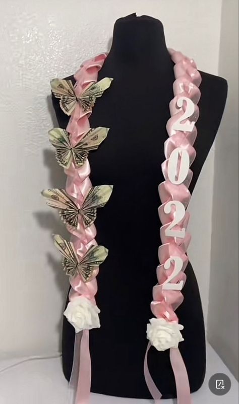 Graduation Leis Diy Ribbons, Wrestling Party, Mums Homecoming Ideas, Senior Crown Ideas, Graduation Leis Diy, Graduation Cap Decoration Diy, Graduation Look, High School Graduation Cap, Senior Crown