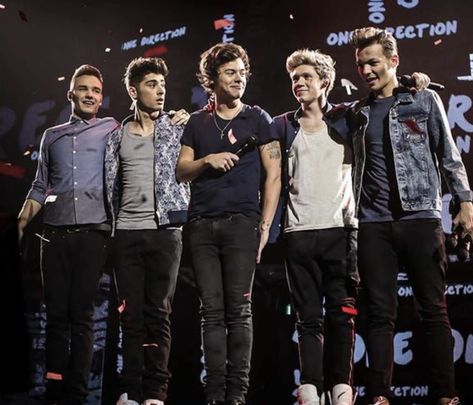 One Direction Take Me Home Era, One Direction Fotos, 1d Concert, Funny Wedding Pictures, 1d Day, One Direction Wallpaper, King Of The World, One Direction Photos, One Direction Harry