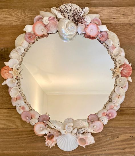 Shell mirror, pearls, coral Shell Mirror Aesthetic, Seashell Mirror Diy, Mirror With Shells, Decorate Mirror Frame, Seashell Bathroom Decor, Seashell Creations, Seashell Chandelier, Seashell Bathroom, Pearl Mirror