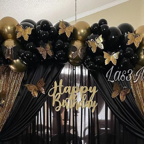 Sweet 16 Party Ideas Gold And Black, Black And Gold Debut Theme, Black Gold Quinceanera Theme, Black And Gold Sweet 16 Decoration, Ideas Para 15 Años Decoracion, Black And Gold Quinceanera Theme, Black And Gold Quince, Black And Gold Sweet 16, Black Quinceanera Theme