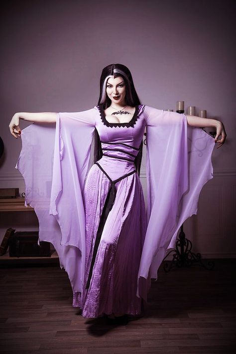 Lily Munster Cosplay, Lily Munster Dress, Lily Munster Costume, Betty Boop Costume, Halloween Party Planning, Joker Halloween, Lily Munster, Monster Prom, Halloween Party Outfits