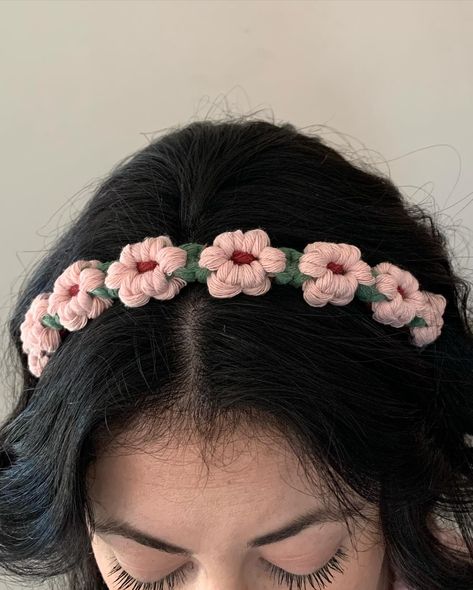 Finally took some better pictures of the headbands available on my Etsy so you can see how they look while they’re on! Two sizes are available but all are super stretchy🌸 https://blackwidowmacrame.etsy.com/listing/1646585746 #macrame #handmade #floral #headband #smallbusiness Crochet Headband Beginner, Crochet Headband Flower, Crochet Floral Headband Free Pattern, Crotchet Hair Band, Crochet Floral Headband, Croquet Headbands, Crochet Puff Flower Headband, Crochet Headband Tutorial, Adjustable Pink Crochet Headband