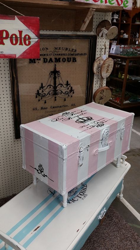 Shabby Chic painted trunk with hand painted graphic. I traced with graphite paper and hand painted. The trunk used to be black and ugly Chest Decor, Trunk Makeover, French Stencil, Painted Trunk, Shabby Chic Painting, Revamp Furniture, Painted Chest, Shabby Chic Crafts, Shabby Chic Bedroom