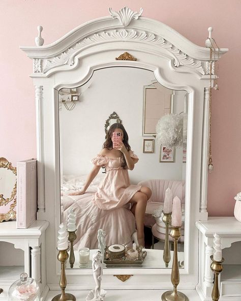 Clothes Categories, Princess Aesthetic Room, Princess Core Aesthetic, Royalty Dr, Pink Princess Aesthetic, Aesthetic Princess, Royal Room, Royal Core, Dior Girl