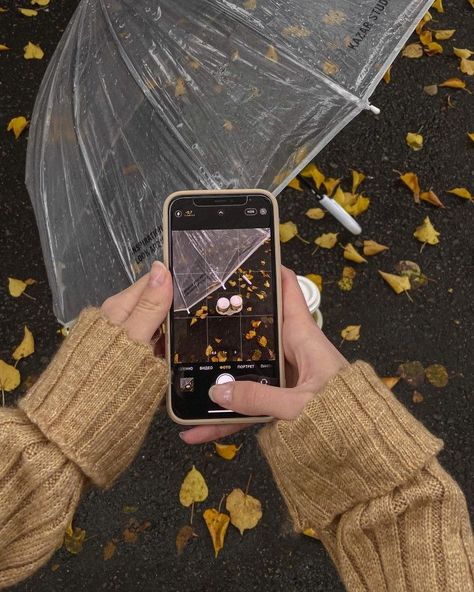 Rainy Day Outfits, Fall Mood Board, Gilmore Girl, Shotting Photo, Day Outfits, Fall Inspo, Season Of The Witch, Fall Feels, Best Seasons