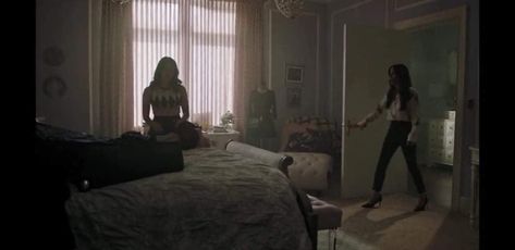 Veronica Lodge Bedroom, Hiram Lodge, Lodge Bedroom, Lodge House, Lodge Room, Lodge Homes, Veronica Lodge, Entry Hall, Bedroom Aesthetic