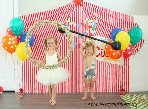 Recipes for a Junk Food Free Birthday ~ Circus Party | The Organic Kitchen Blog and Tutorials Circus Diy, Parmesan Popcorn, Circus Carnival Party, Circus Decorations, Popcorn Recipe, Diy Costumes Kids, Circus Birthday Party, Organic Kitchen, Party Tips